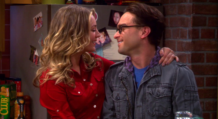 Kaley Cuoco y Johnny Galcki en 'The Big Bang Theory'