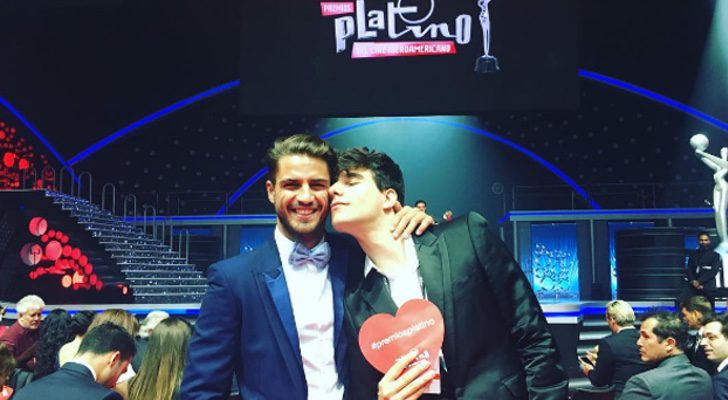 Maxi Iglesias y Javier Calvo en los Premios Platino