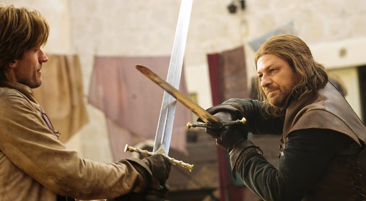 Jaime Lannister cruza su espada con Ned Stark