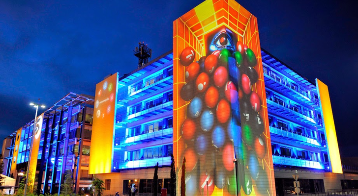 Fachada de la sede de Mediaset España en Fuencarral