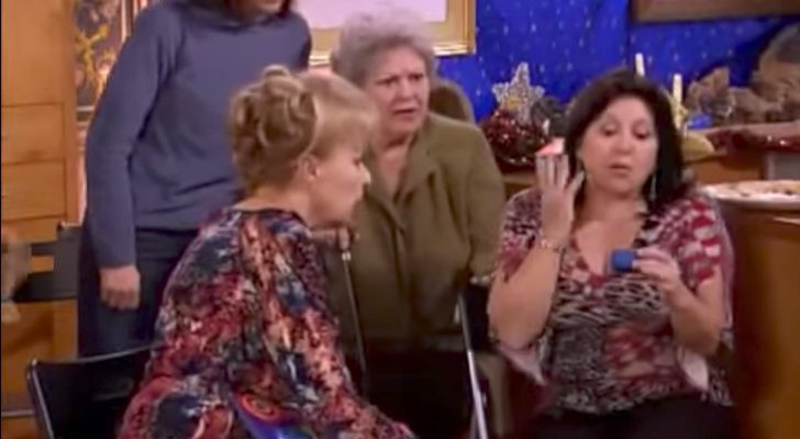 Paloma recibe un anillo por equivocación como regalo del amigo invisible