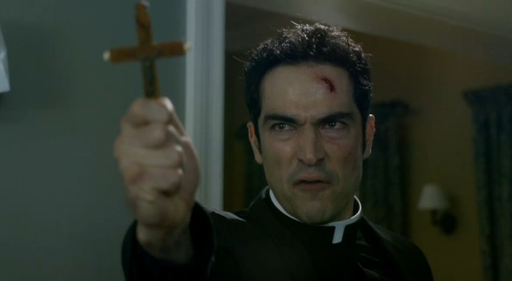 Alfonso Herrera en 'The Exorcist'