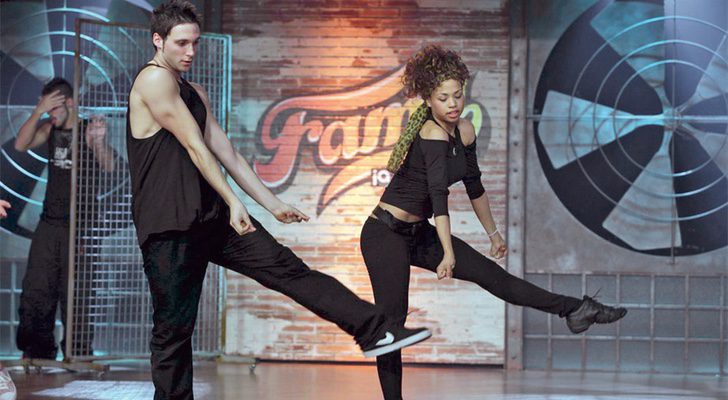 Cisco y Carol, concursantes de la segunda edición de 'Fama, ¡a bailar!', bailan en la escuela