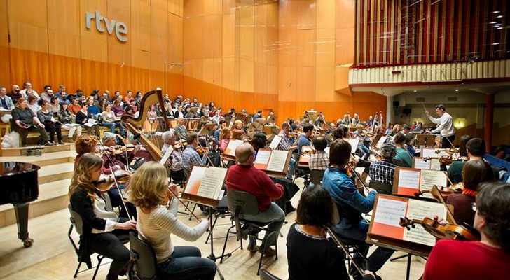 JMaestros de la orquesta en 'Clasicos y Reverentes'