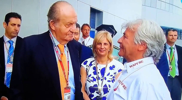 Ángel Nieto hablando con el Rey Juan Carlos I