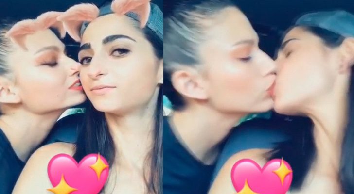 Beso entre Alba Flores y Úrsula Coberó (&#39;La Casa de Papel&#39;)