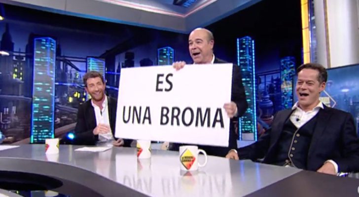 Pablo Motos, Antonio Resines y Jorge Sanz durante la broma en 'El Hormiguero'