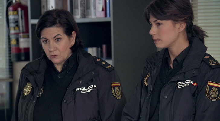 Luisa Martín y Elisa Mouliaá en 'Servir y proteger'