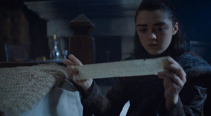 Arya descubre la carta durante el 7x05 de 'Juego de Tronos'