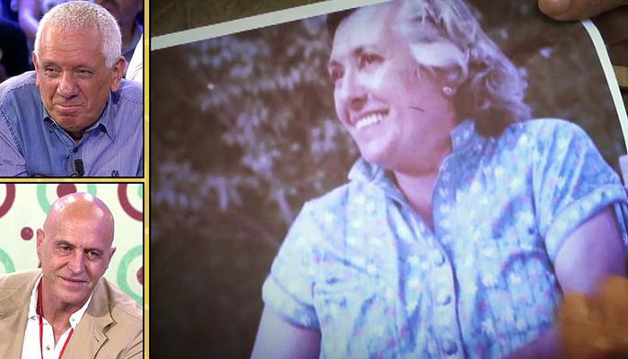 Rafael Freire y Kiko Matamoros viendo una imagen de la madre del colaborador en 'Sálvame'
