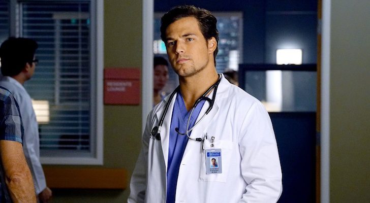 Giacomo Gianniotti como el doctor DeLuca en 'Anatomía de Grey'