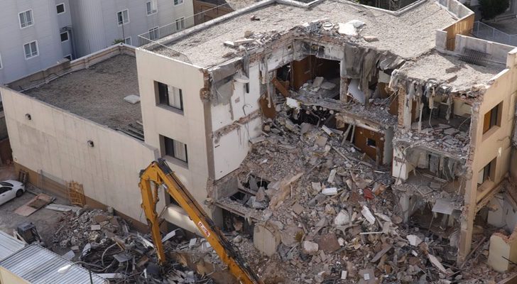 El primer edificio de TVE, en plena demolición