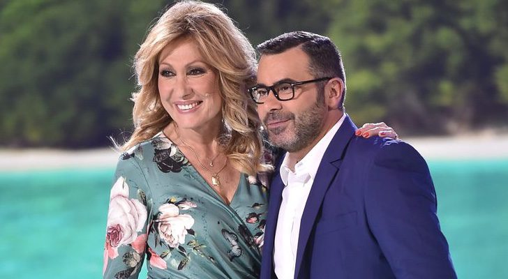 Rosa Benito y Jorge Javier Vázquez en el plató de 'Supervivientes 2017'