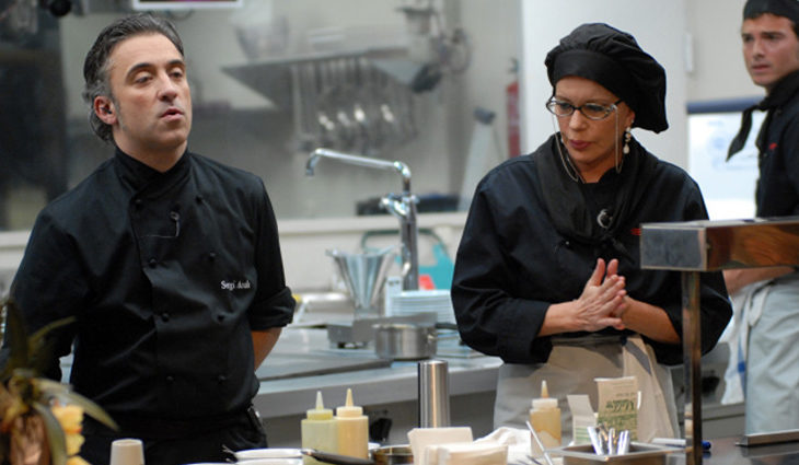 Sergi Arola, junto a Bárbara Rey, en la cocina de 'Esta cocina es un infierno'