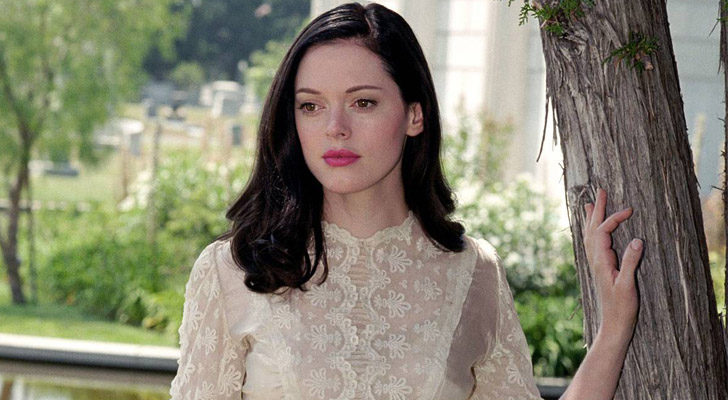 Rose McGowan en su primer episodio de 'Embrujadas'