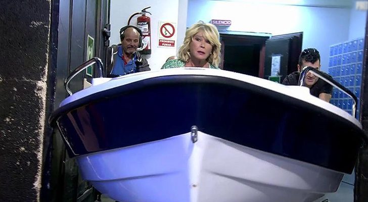 Mila Ximénez entrando en el plató de 'Sálvame' tras sus vacaciones