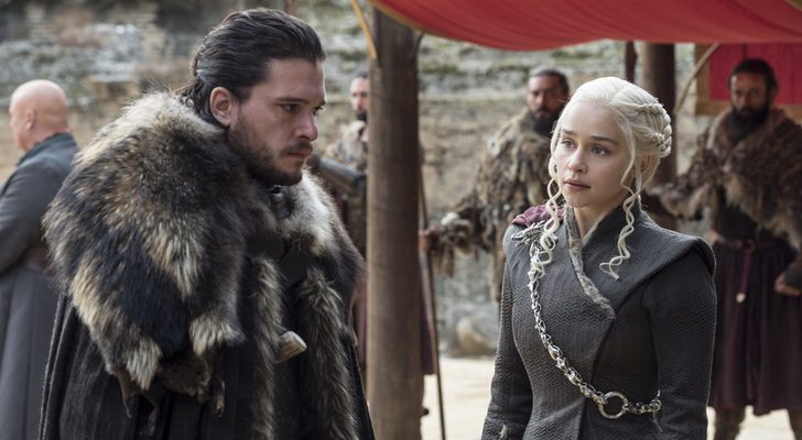 Kit Harington y Emilia Clarke en 'Juego de Tronos'