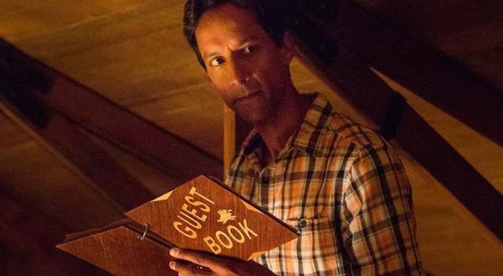 Danny Pudi en 'The Guest Book'