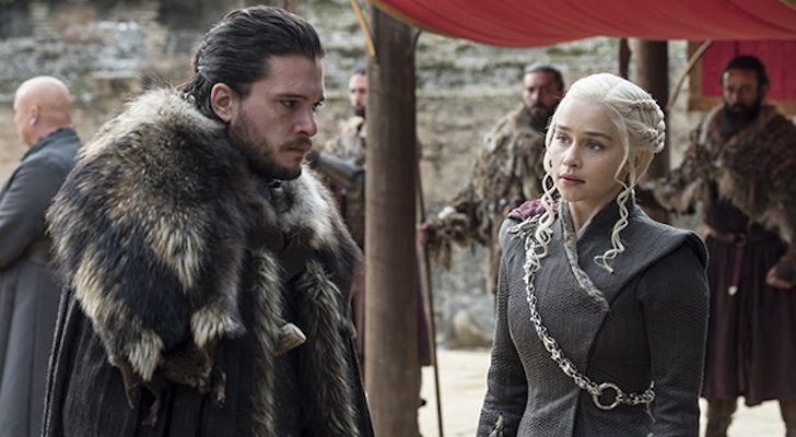 Emilia Clarke y Kit Harington como Daenerys y Jon Snow en 'Juego de Tronos'