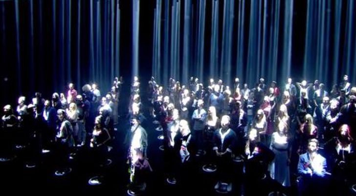 Los 100 concursantes en la sala de selección