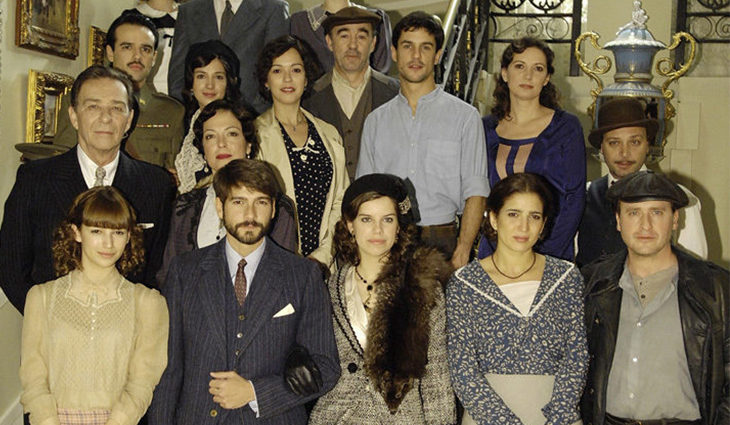 Foto promocional del elenco completo de '14 de abril, la República'