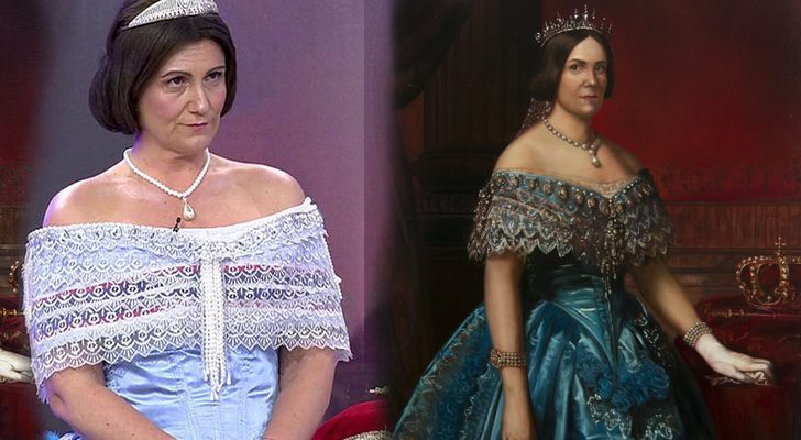 Carlota Corredera caracterizada de Isabel II junto a su cuadro
