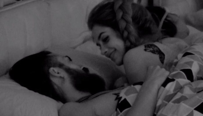 Carlota y José María en la cama