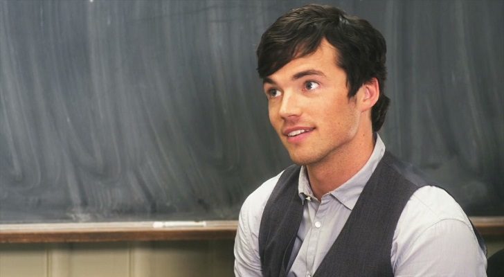 Ian High como el profesor Ezra Fitz en 'Pretty Little Liars'