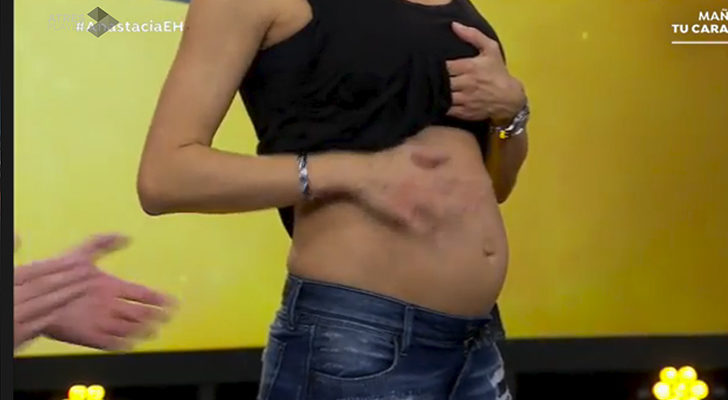 Pilar Rubio muestra su tripa de embarazada en 'El hormiguero'