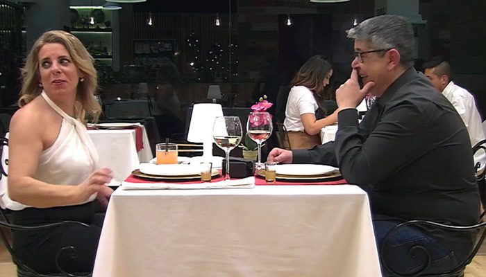 Rosi y Paulino cenando en 'First Dates'