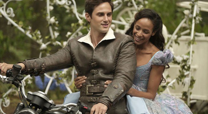 Henry (Andrew J. West) y Cenicienta (Diana Ramírez) en su primer encuentro en 'OUAT'
