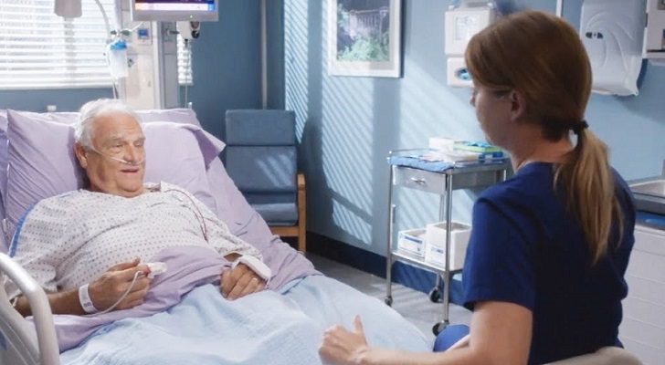 Meredith conversa con su psicólogo en 'Anatomía de Grey'