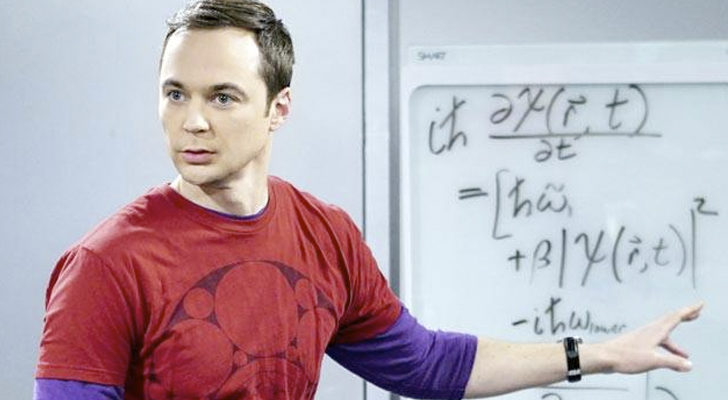 Sheldon desarrollando sus teorías
