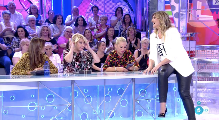 'Sálvame naranja' se ha ofrecido durante la comparecencia de Puigdemont