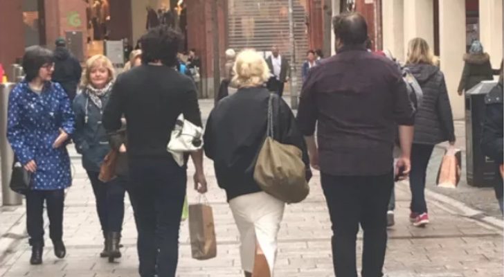  Kit Harington (Jon Nieve), Emilia Clarke (Daenerys Targaryen) o John Bradley (Samwell Tarly) pasenado por Belfast,Irlanda del Norte, Reino Unido