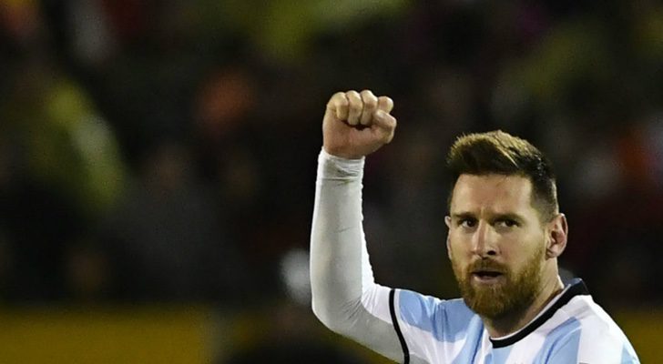 Lionel Messi celebrando la victoria de Argentina frente a Ecuador y su pase al Mundial