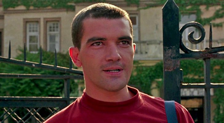 Antonio Banderas en la película ¡Átame!, con la que empezó su relación profesional con el productor Harvey Weinstein