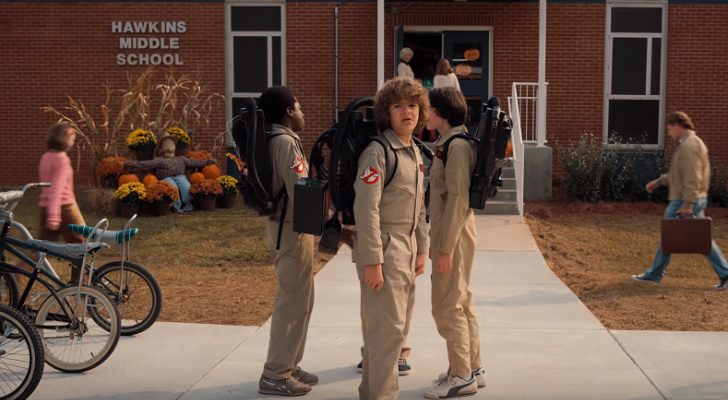 Los chicos se disfrazan de los Cazafantasmas en la segunda temporada de 'Stranger Things'