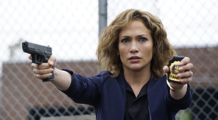 Jennifer López como la Detective Harlee Santos en la serie de NBC 'Shades of Blue'