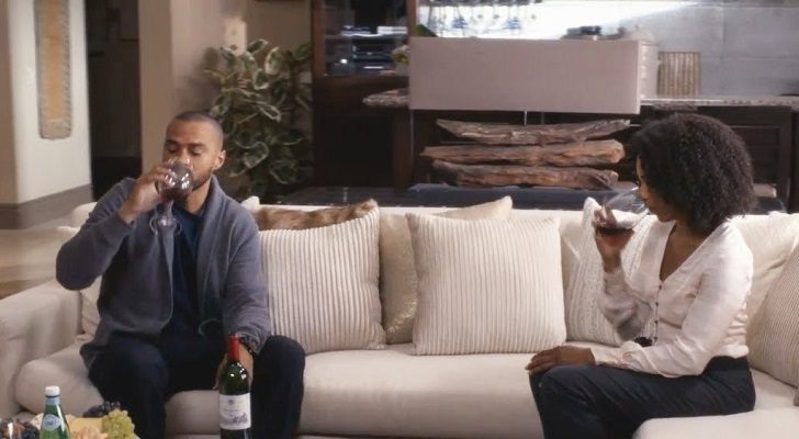 Jackson y Maggie durante la cena organizada por sus padres en &#39;Anatomía de Grey&#39;