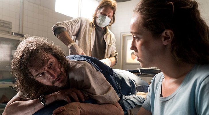 Alicia asiste a John en 'Fear The Walking Dead'