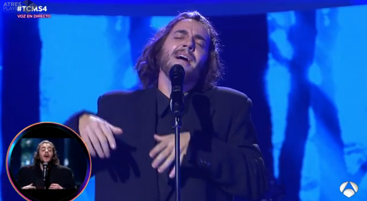 Miquel Fernández impresiona como Salvador Sobral en 'Tu cara me suena'