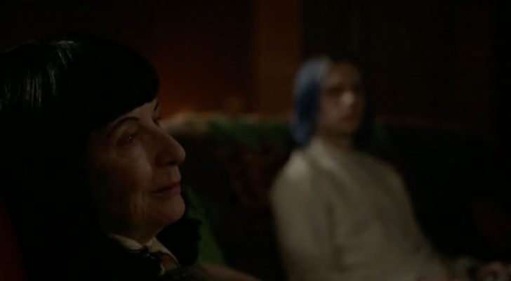 Frances Conroy y Evan Peters en 'American Horror Story: Cult'