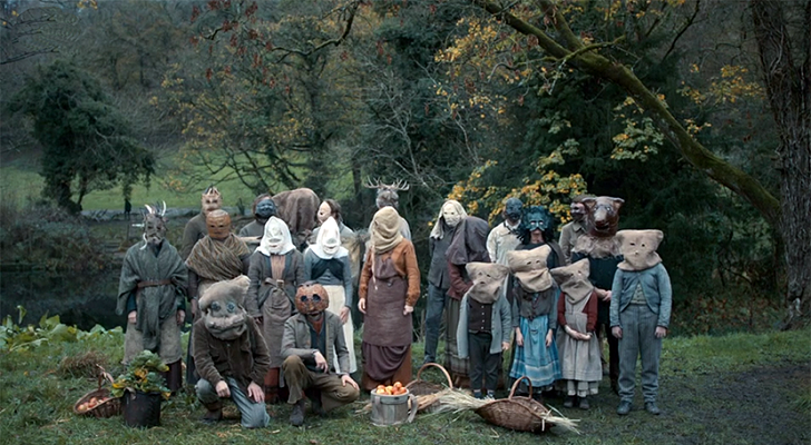 Los habitantes de la comunidad se disfrazan para ser fotografiados en &#39;The Living and The Dead&#39;