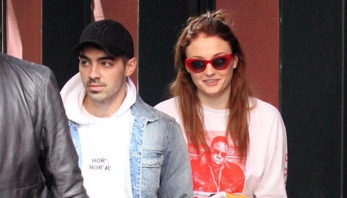 Joe Jonas y Sophie Turner por Malasaña