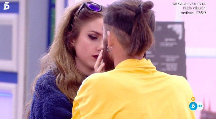 Carlota reconoce estar enamorándose de su chico