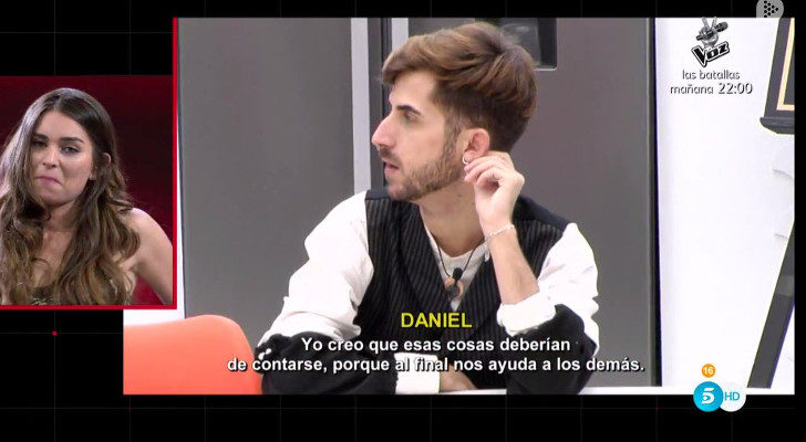 Laura ve cómo sus compañeros hablan sobre su transexualidad