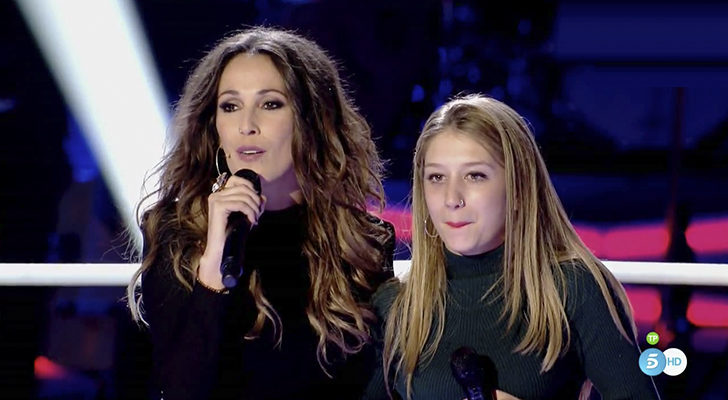 Malú y su fan cantan en el escenario de &#39;La Voz&#39;
