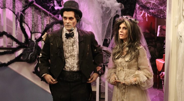 Phil y Claire disfrazados de novios zombie en 'Modern Family'