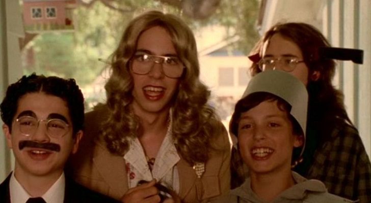 Will disfrazado de Jaime Sommers junto a sus amigos en 'Freaks and Geeks'